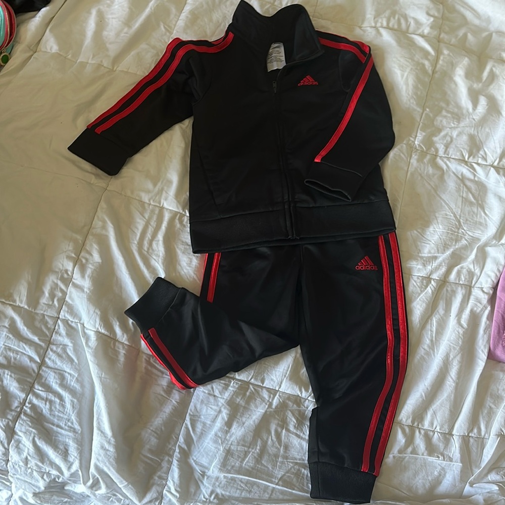 🐻 Adidas Tracksuit kids 👦